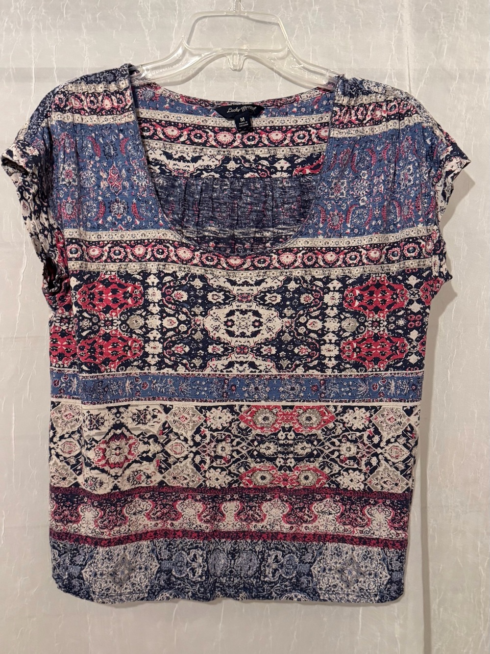 Lucky Brand Blue, Pink & Cream Patterned Scoop Neck Tee Size M